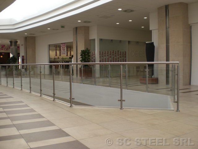 Balustradă din inox și sticlă