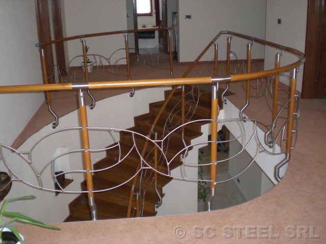 Balustradă din inox în combinație cu lemn