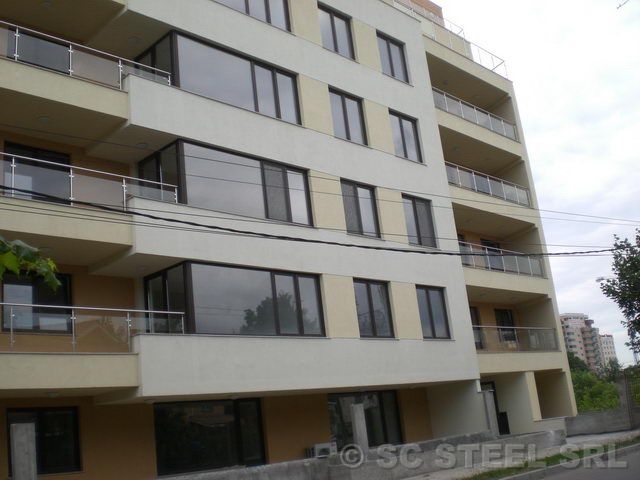 Balustradă din inox și sticlă