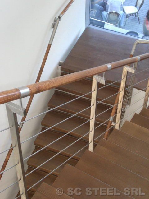 Balustradă din inox și cabluri de inox