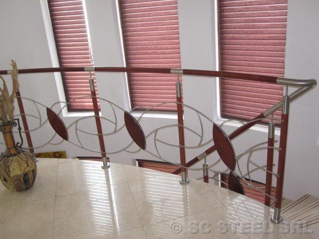 Balustradă din inox în combinație cu lemn