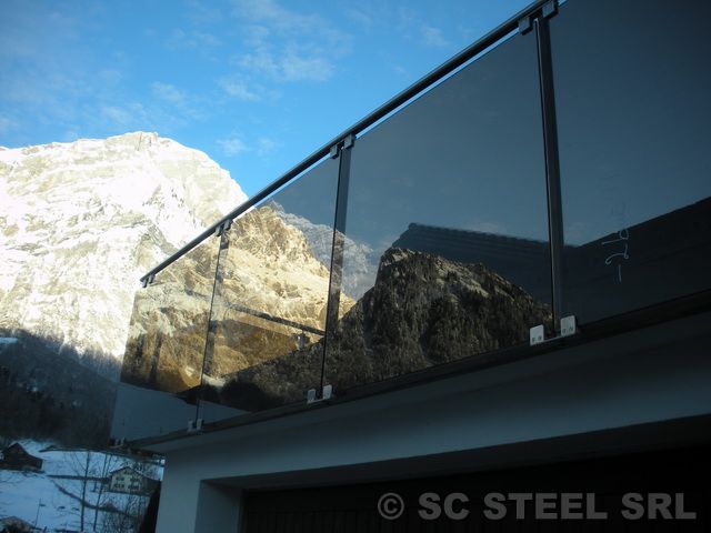 Balustradă din inox și sticlă