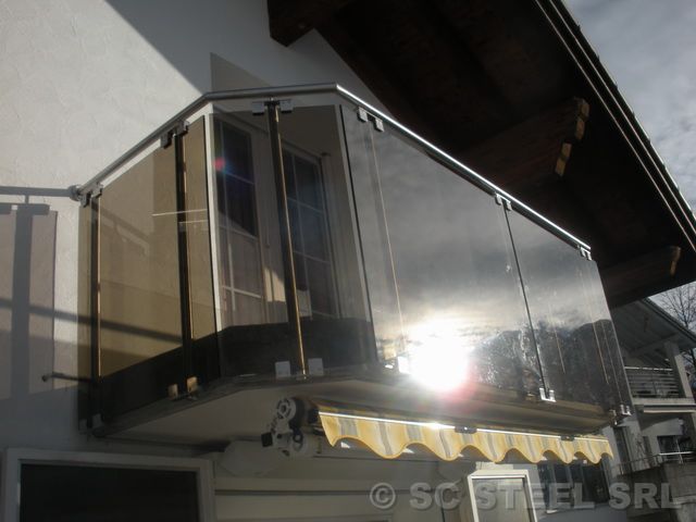 Balustradă din inox și sticlă