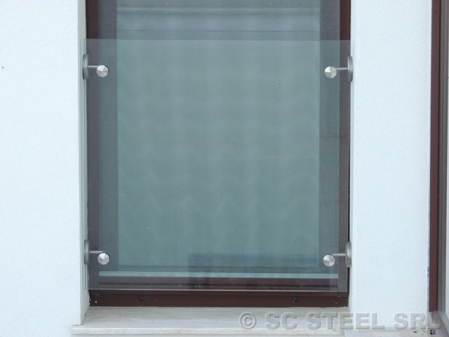 Balustradă din sticlă