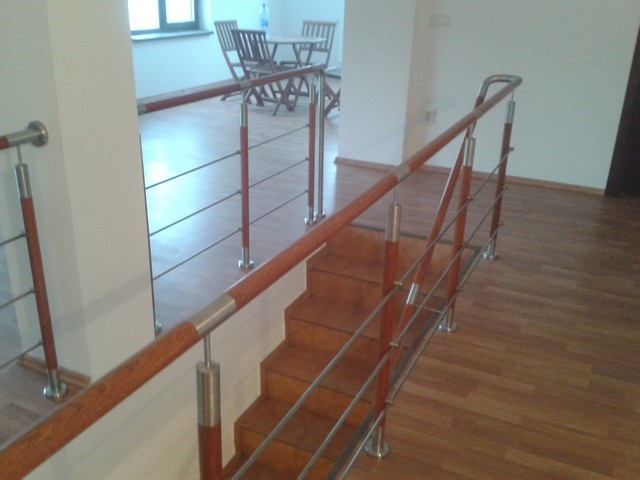 Balustradă din inox și lemn