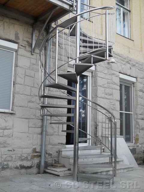 Scară spirală exterioară