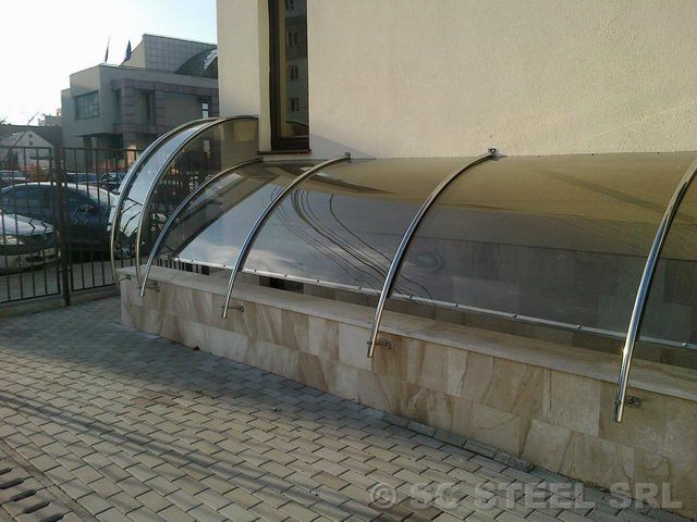 Copertină din inox și policarbonat