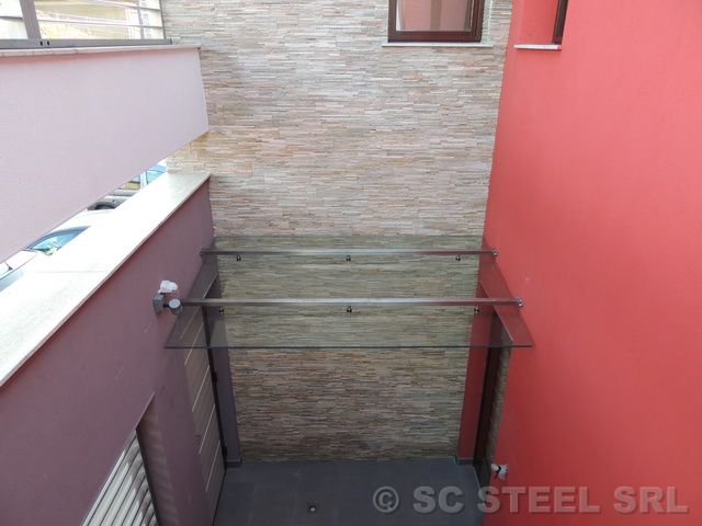 Copertină din inox și sticlă